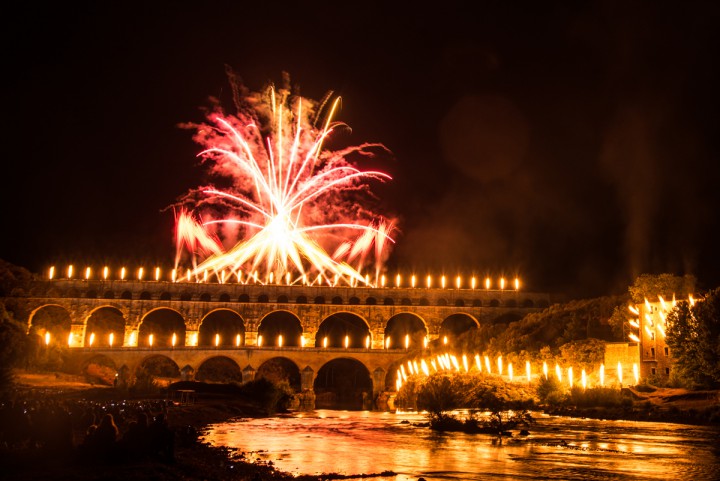 Pyrotechnie, son et lumière au Pont du Gard