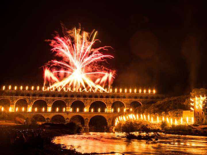 Pyrotechnie, son et lumière au Pont du Gard
