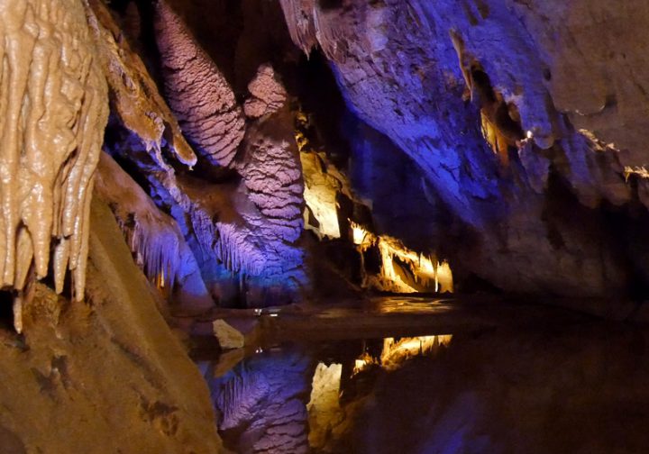 Visitez en famille la Grotte de la Cocalière dans le Gard.